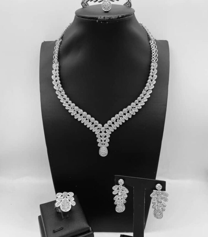 Ife Eleganza Diamond Set